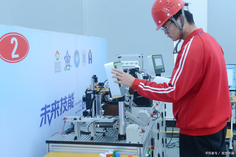工業(yè)機(jī)器人搶飯碗?別怕!機(jī)電一體化才是"未來(lái)工廠(chǎng)"的高薪入場(chǎng)券!